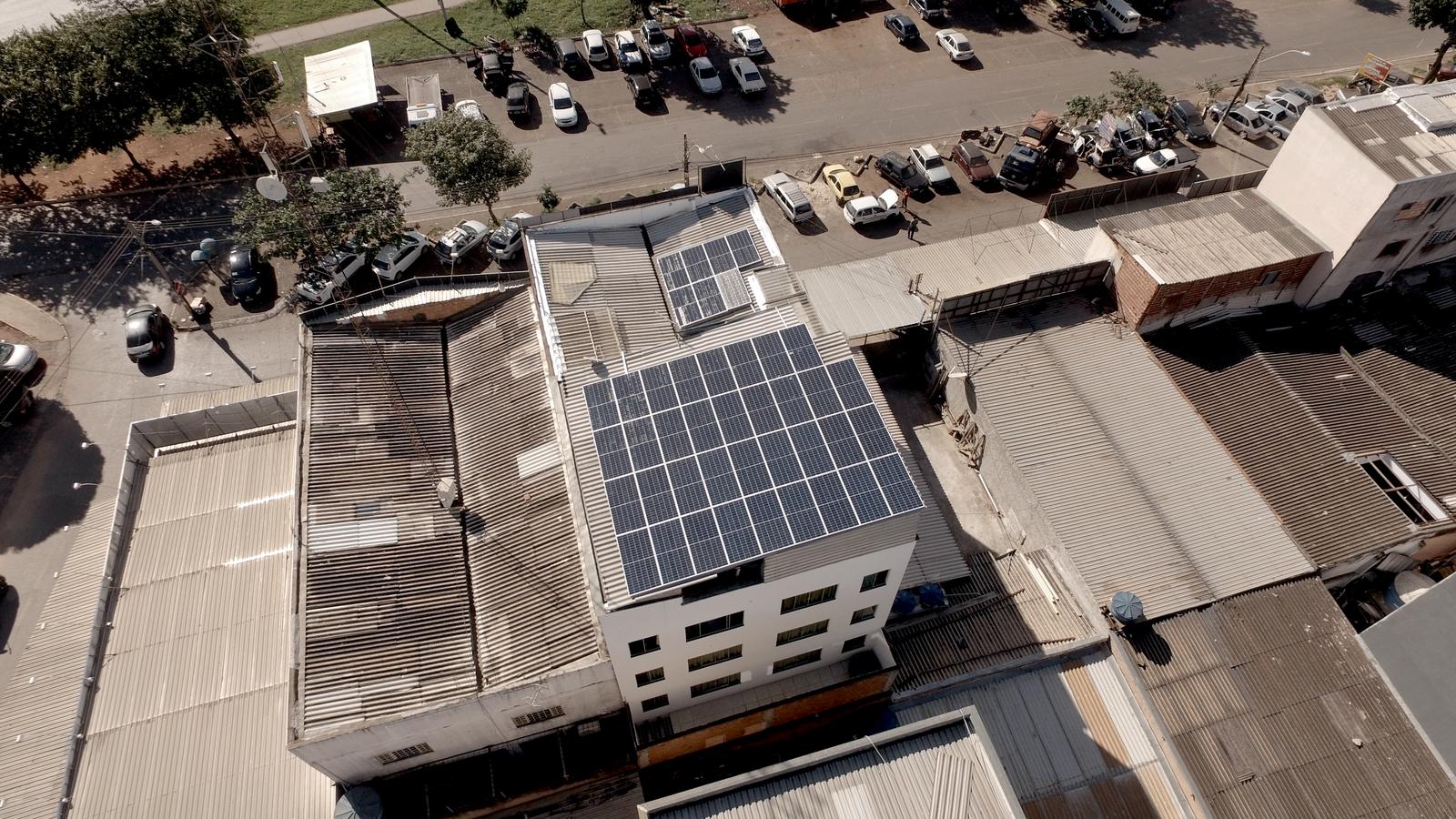 Usina solar de 13,98 kWp instalada pela Fysol em Brasília-DF